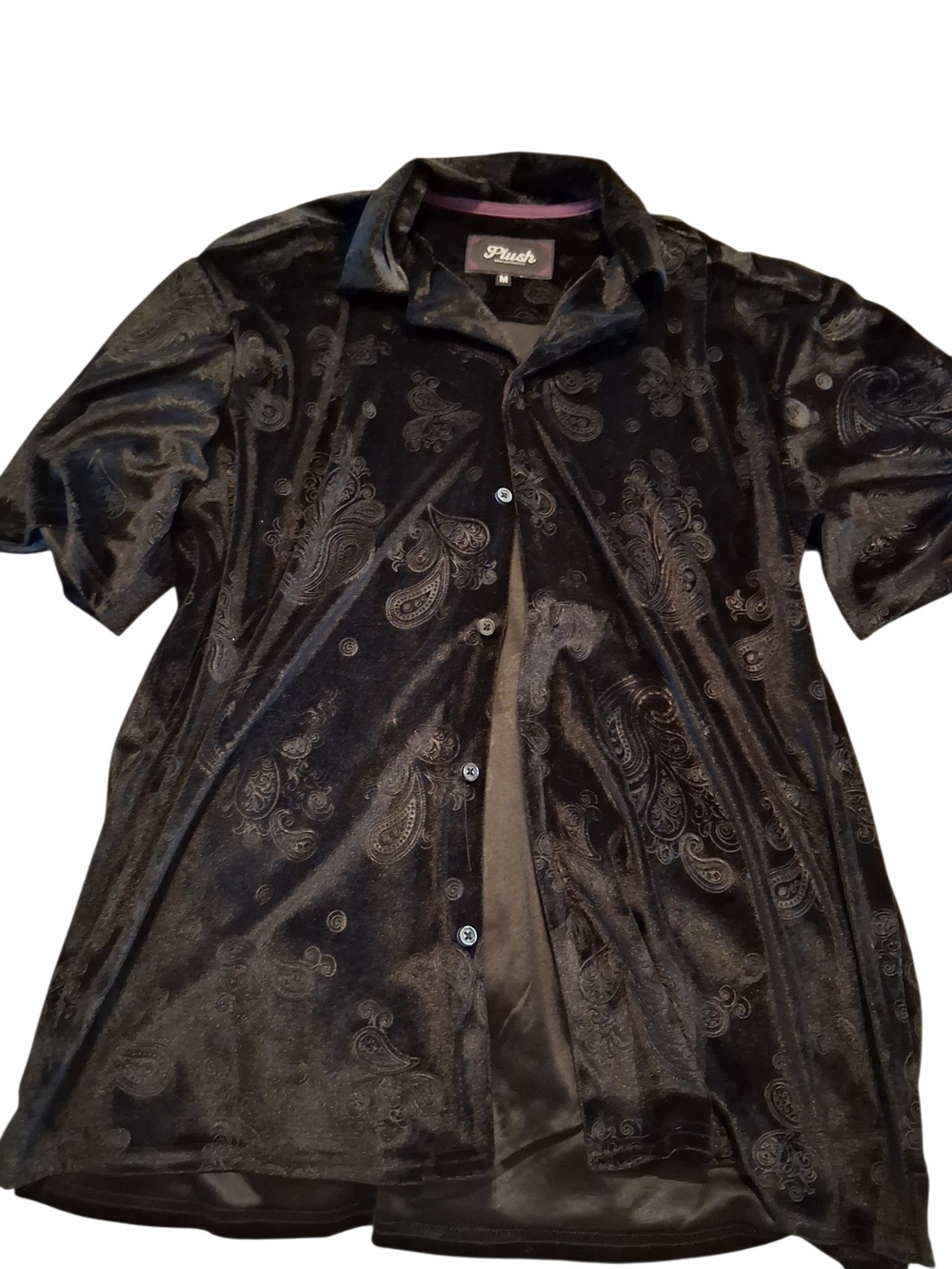 Plush Black Paisley-Textured Short Sleeve Button-Down Shirt